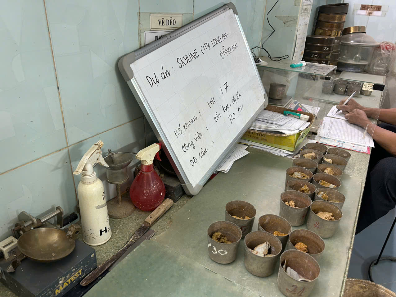 Thiết bị thí nghiệm 1